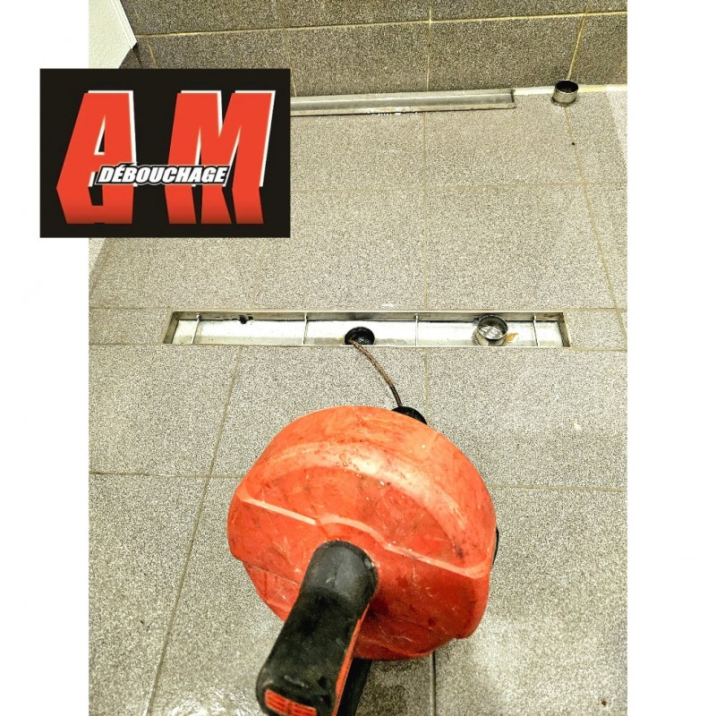 Solution pour un débouchage de canalisation de douche italienne à la Ciotat.